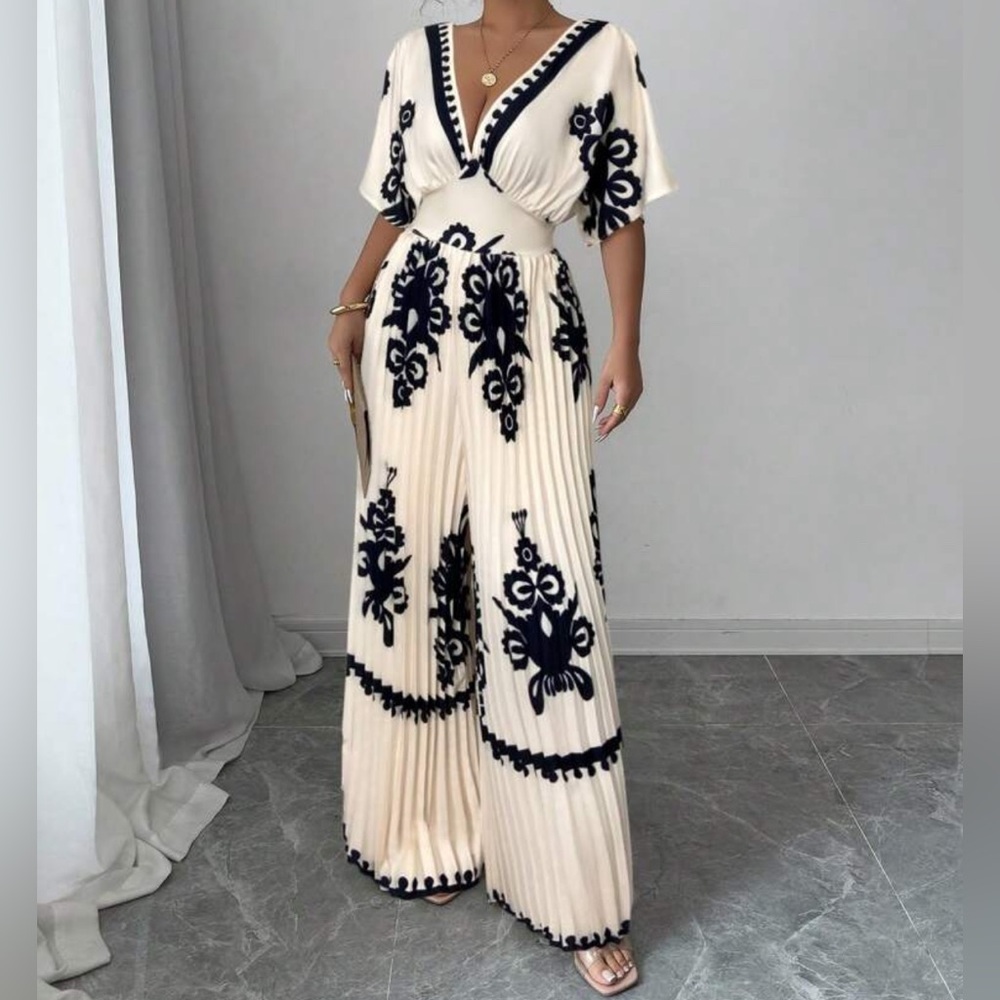 Elegant Black and Cream Maxi Dress - Picture 3 of 4